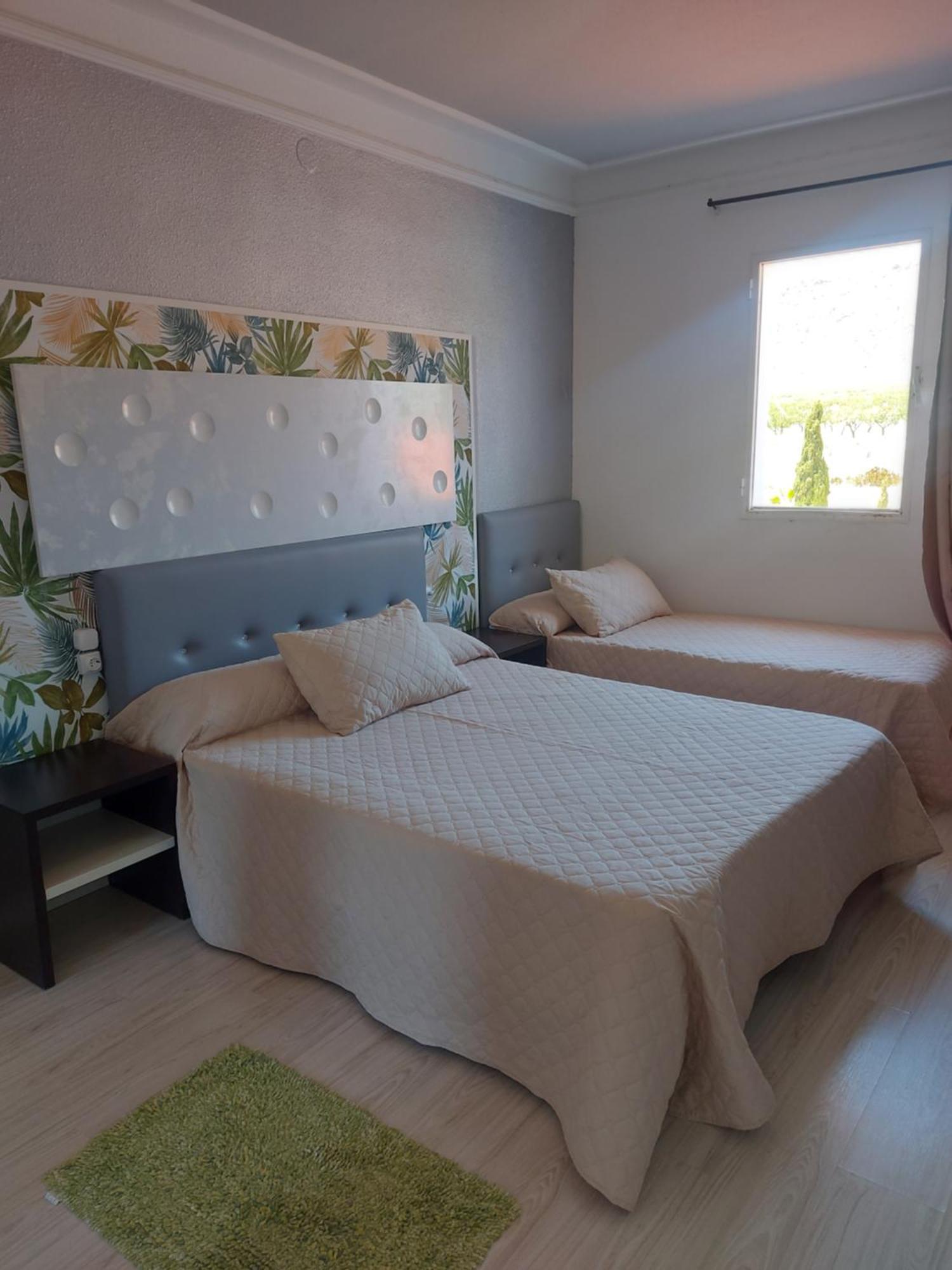 Hostal Fuente Del Pino Jumilla Luaran gambar