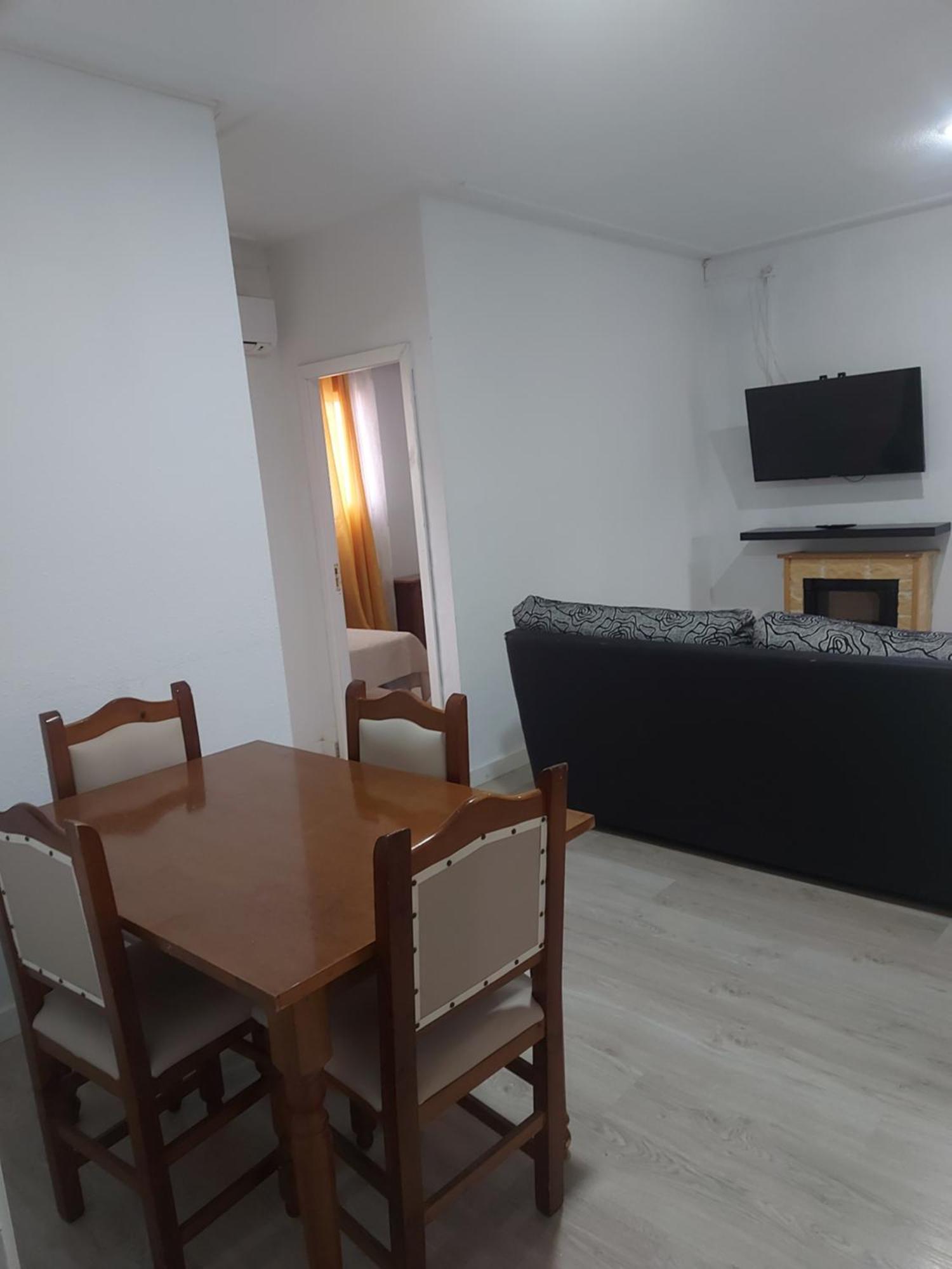 Hostal Fuente Del Pino Jumilla Luaran gambar