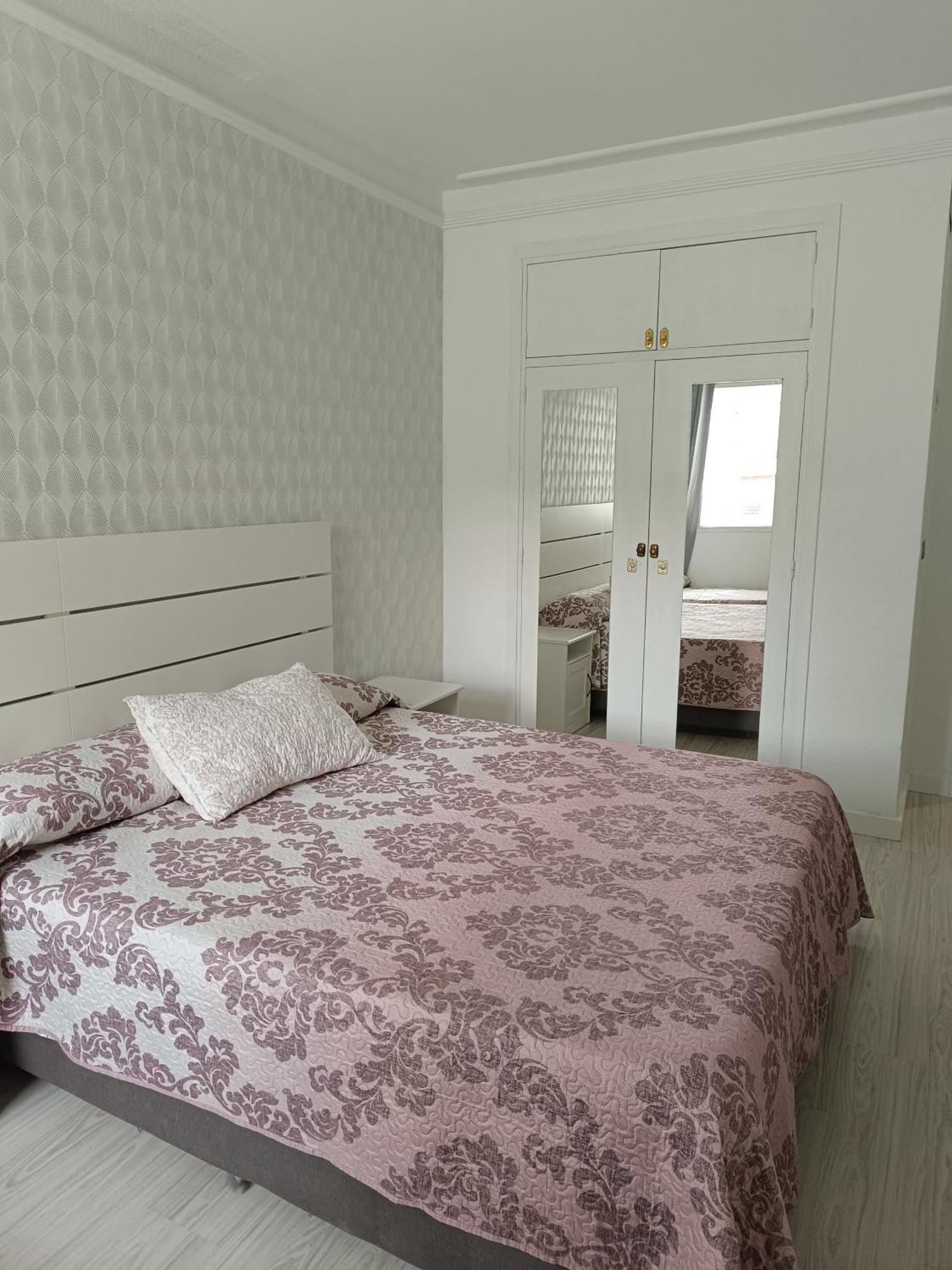 Hostal Fuente Del Pino Jumilla Luaran gambar