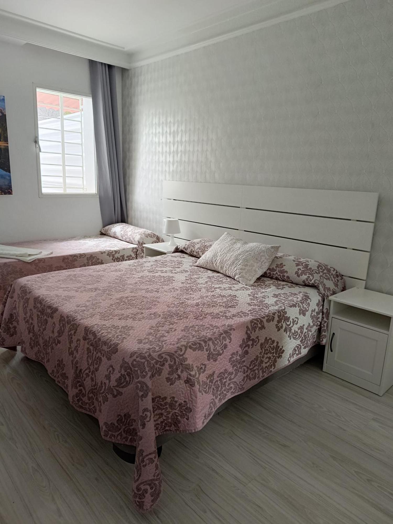 Hostal Fuente Del Pino Jumilla Luaran gambar